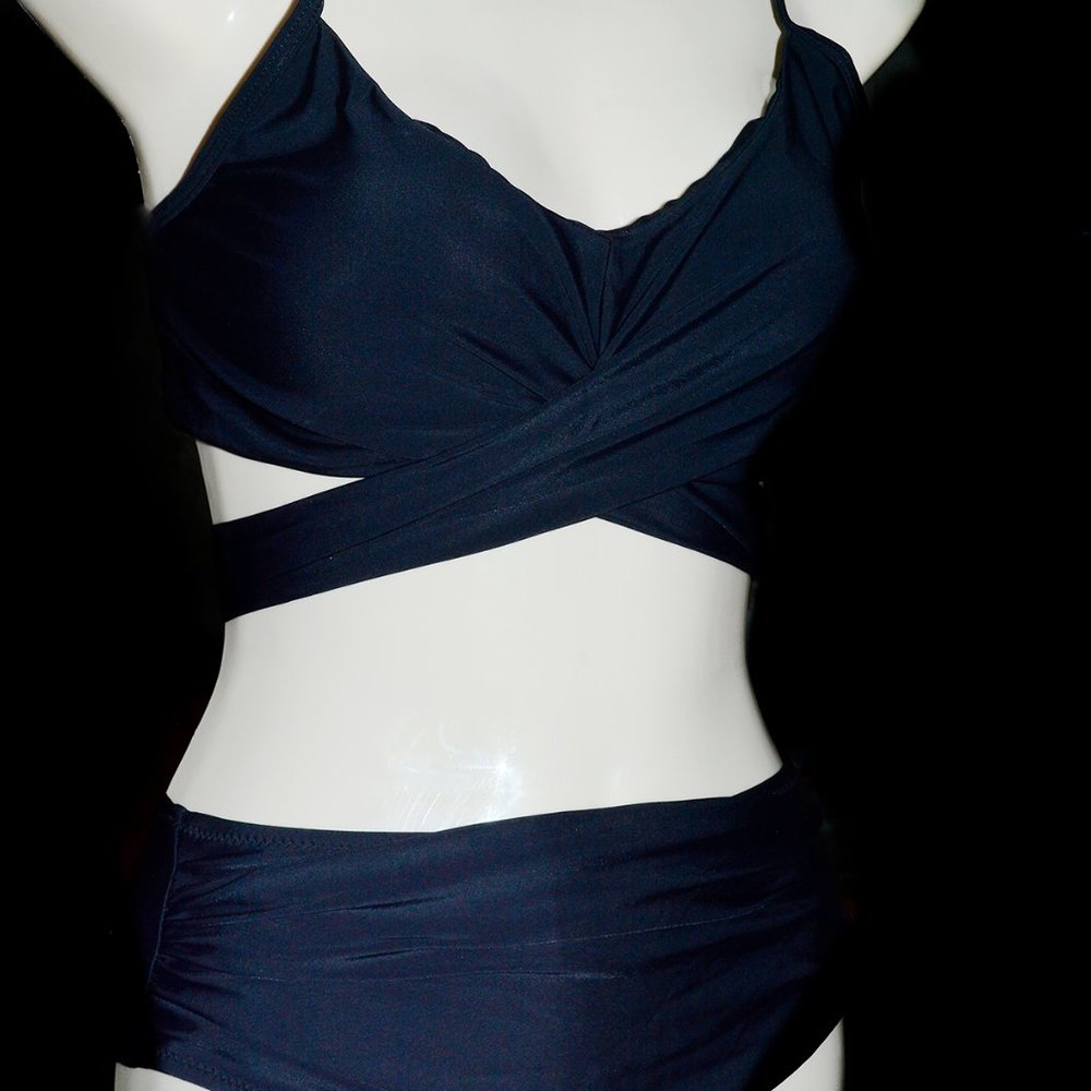 Beautiful class act bikini - Picture 2 of 6